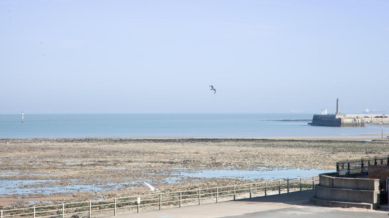 Newly Refurbished - Sunset Retreat